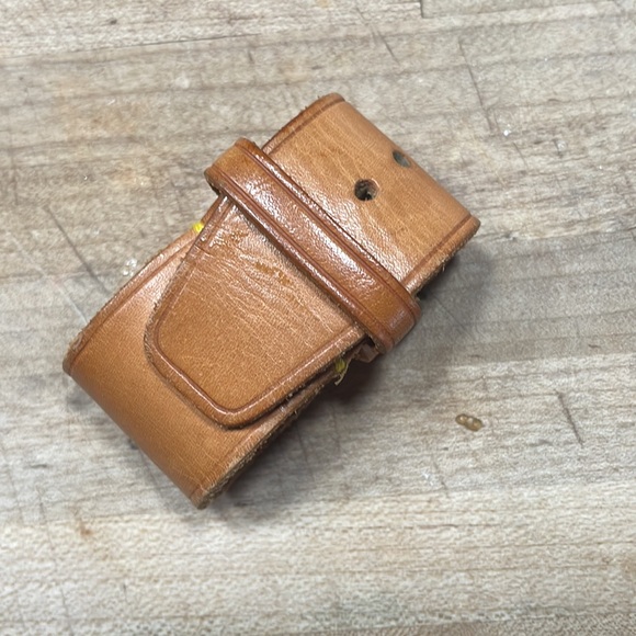 Louis Vuitton leather handle holder to add on any bag . Good for larger bags - Picture 3 of 4